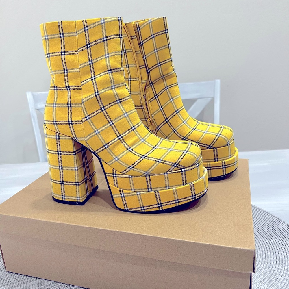 Steve Madden Cher Cobra Yellow Plaid platform boot